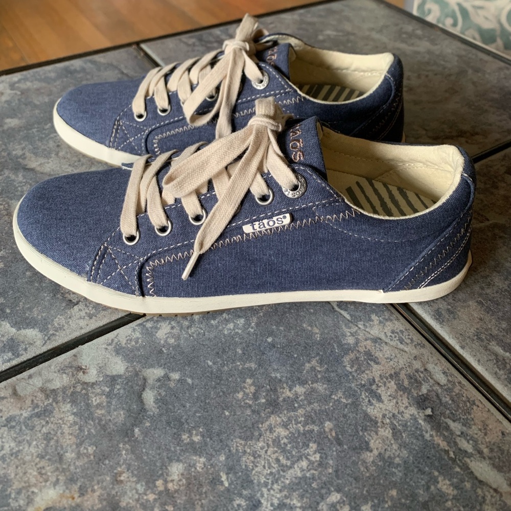 Taos Star Denim Blue Canvas Sneakers with Cream Laces like new